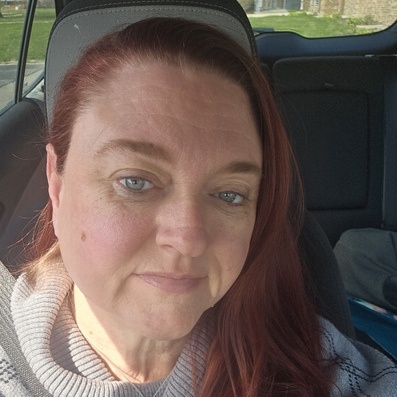 Meet your Posher, Diane Latiece (TC or Red) to Family & Friends - Picture 3 of 11